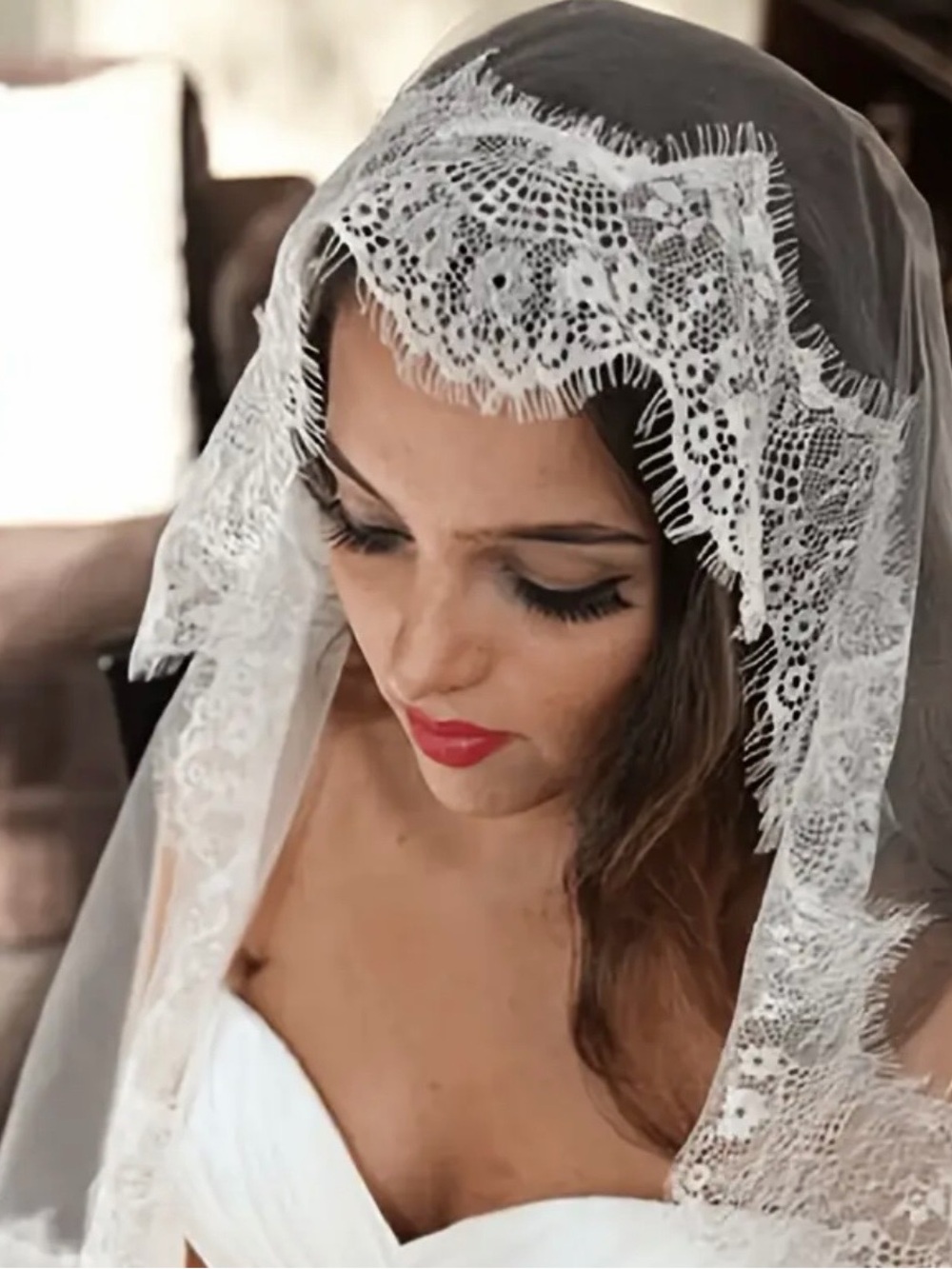 White Lace Bridal Veil with Scalloped Edge